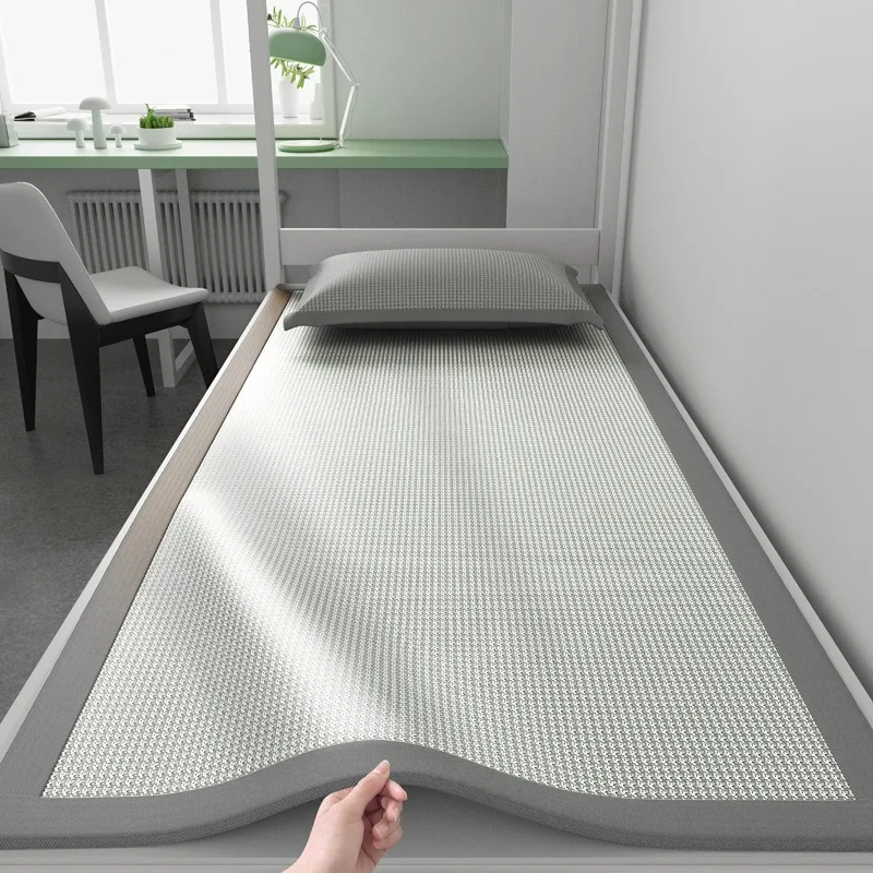1 Piece Ice Silk Sleeping Mat  - Mattress Pad Topper recensione e prezzo